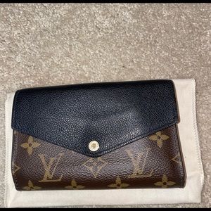 Louis Vuitton Sarah Wallet